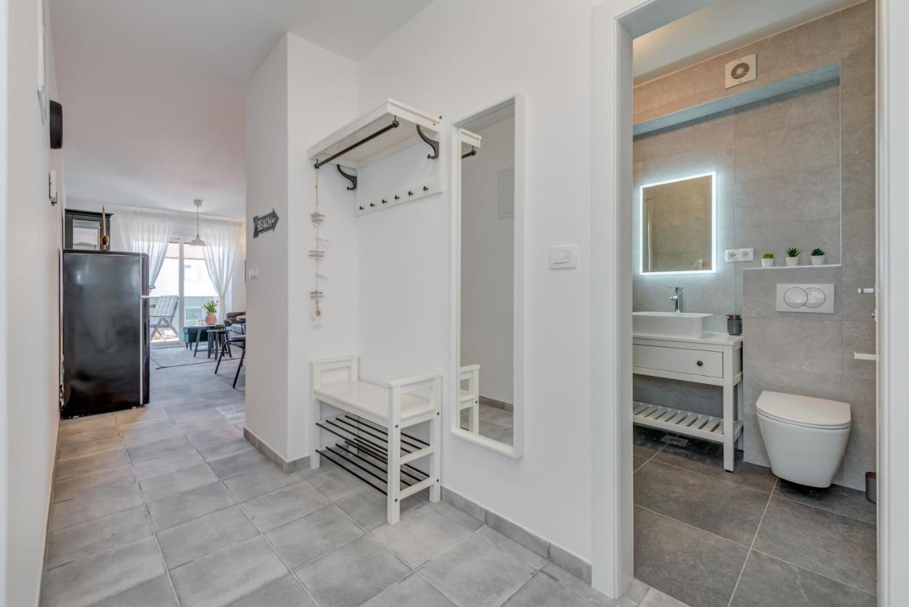 New And Chic Place Near Old Town Of Trogir Exterior photo